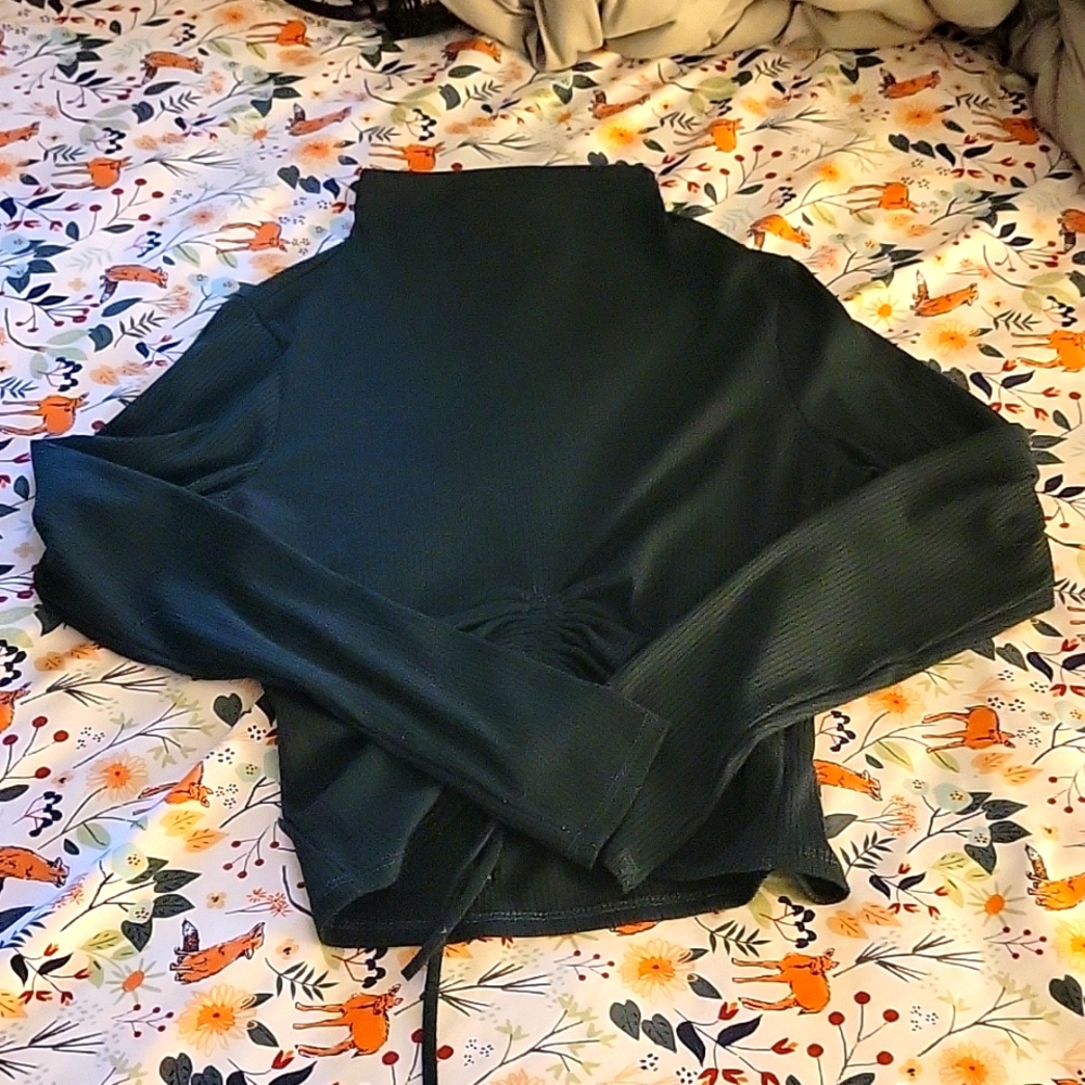 Vestique Forest Green Mock Neck Crop Top Size Medium
